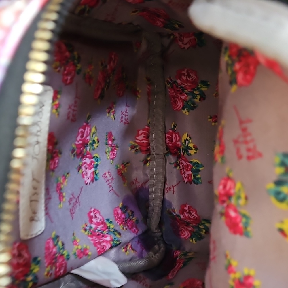 Betsey Johnson Dog and Daisies Backpack - Picture 9 of 10